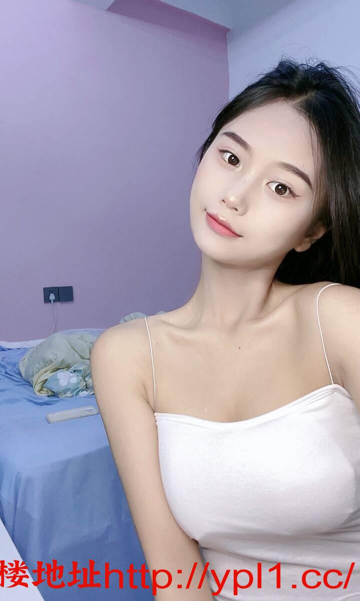 18岁小妹妹出来做兼职偶尔赚外快，提前点她