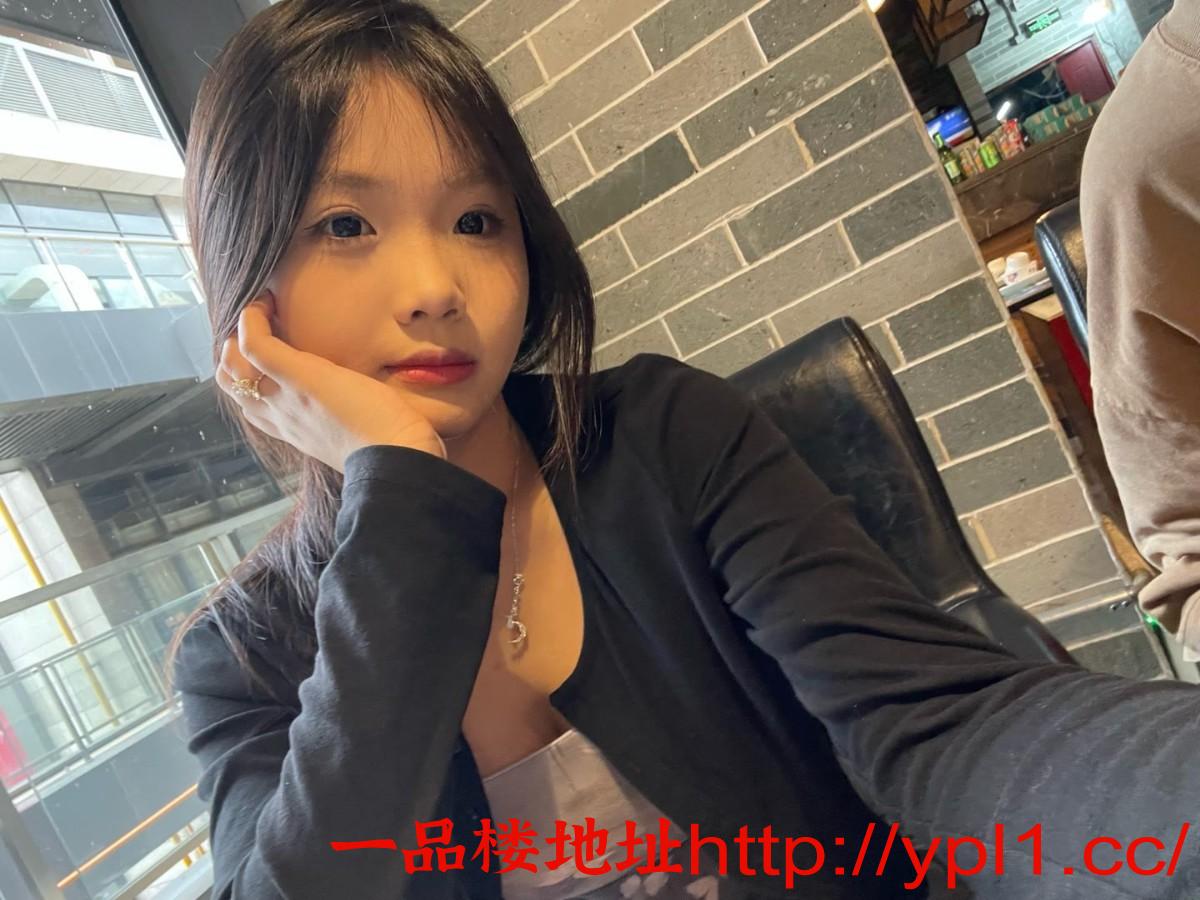 极品兼职黑丝嫩妹会吸会舔