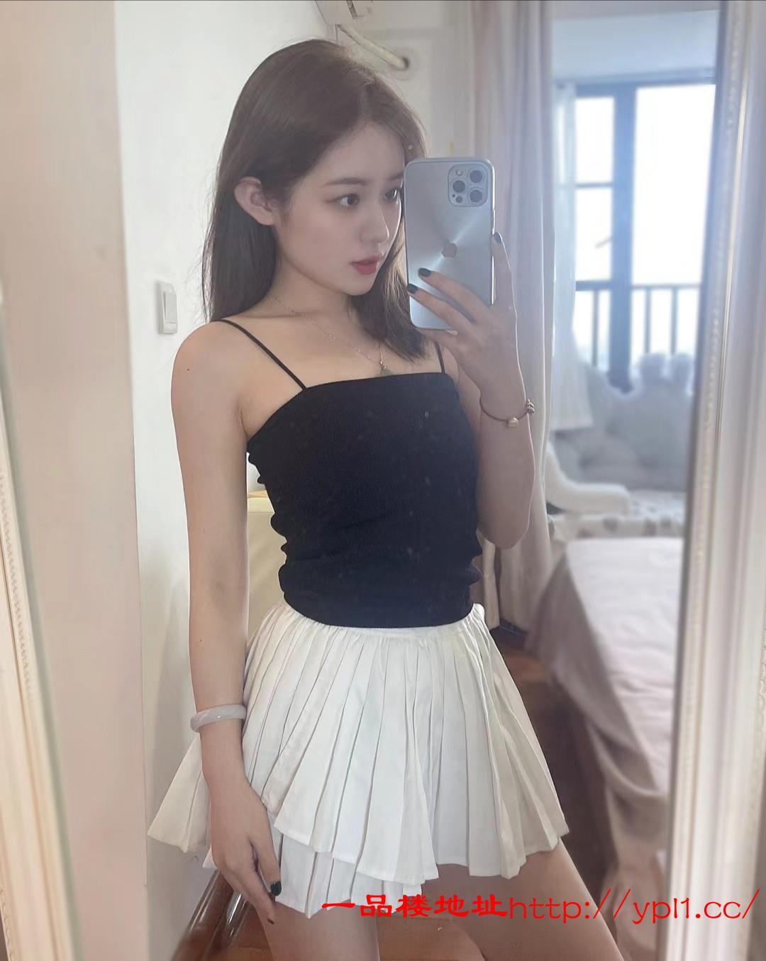 艹她直叫你爸爸，女上爽翻天