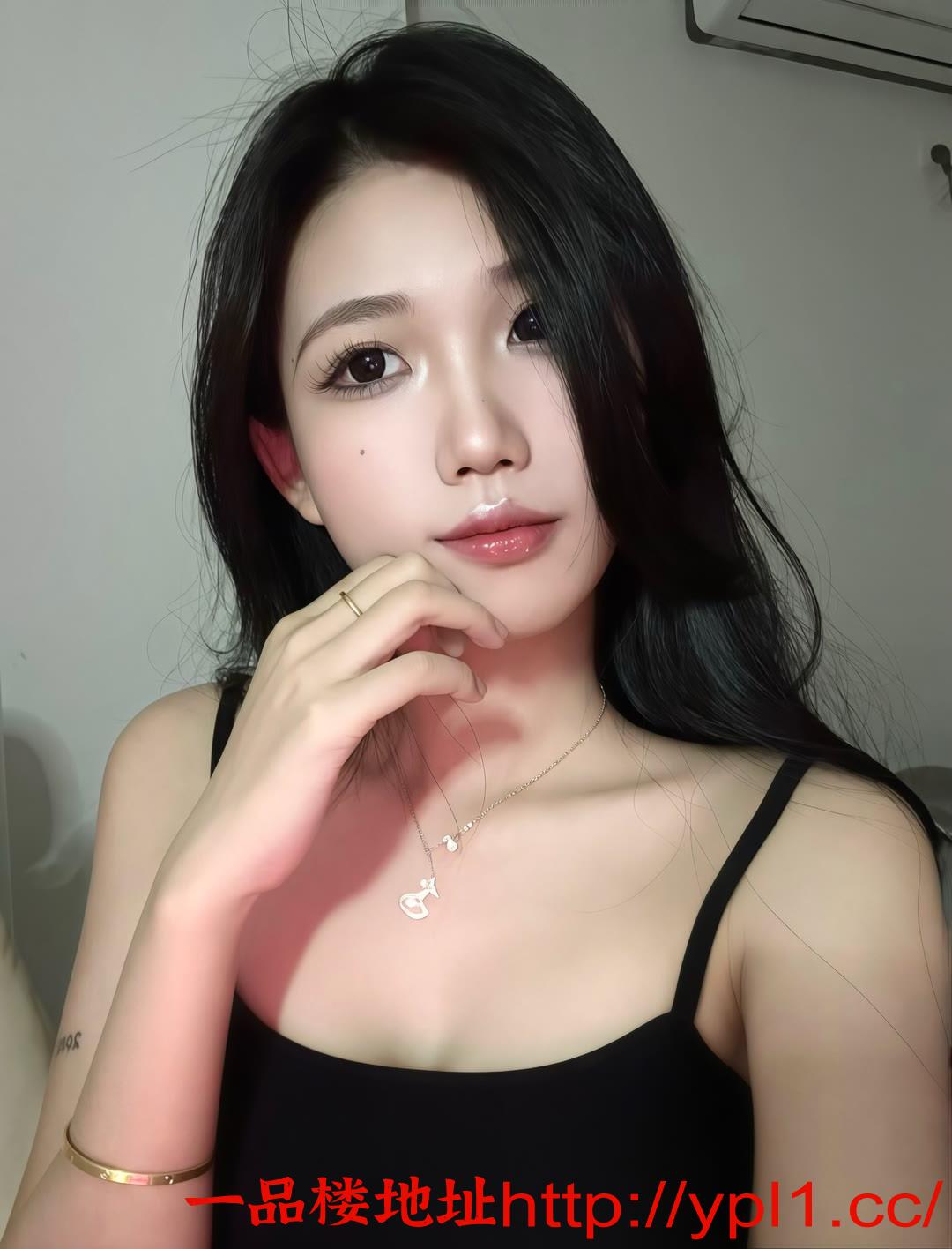 极品身材兼职瑜伽小姐姐体验高难度动作