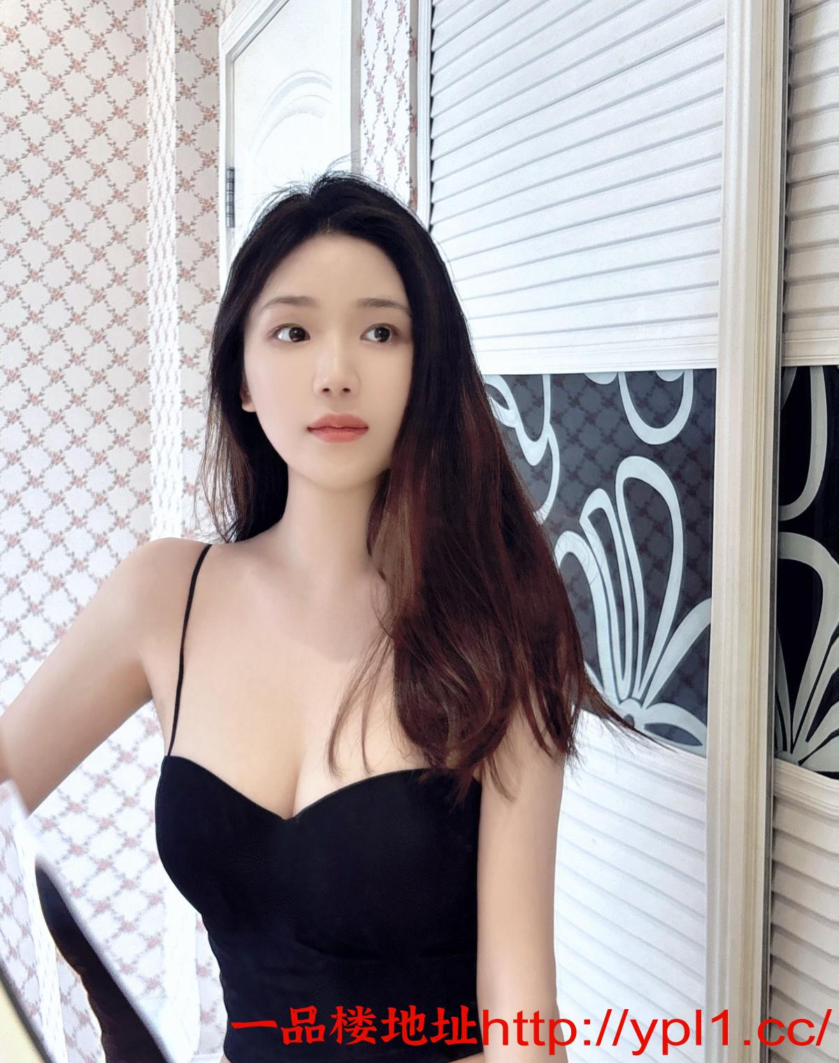 重庆极品巨乳美女 年纪不大却很有少妇感觉