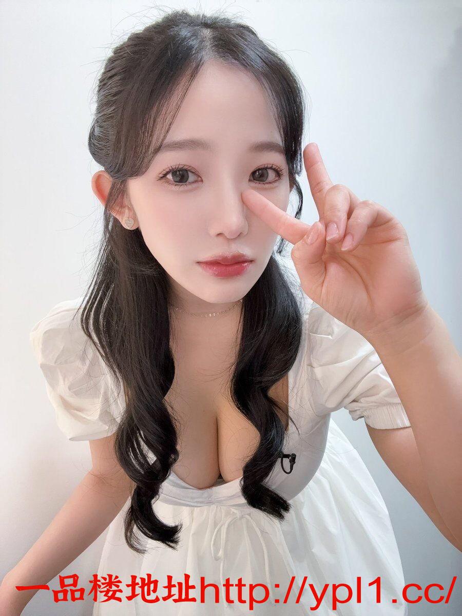 文静性感尤物兼职小姐姐