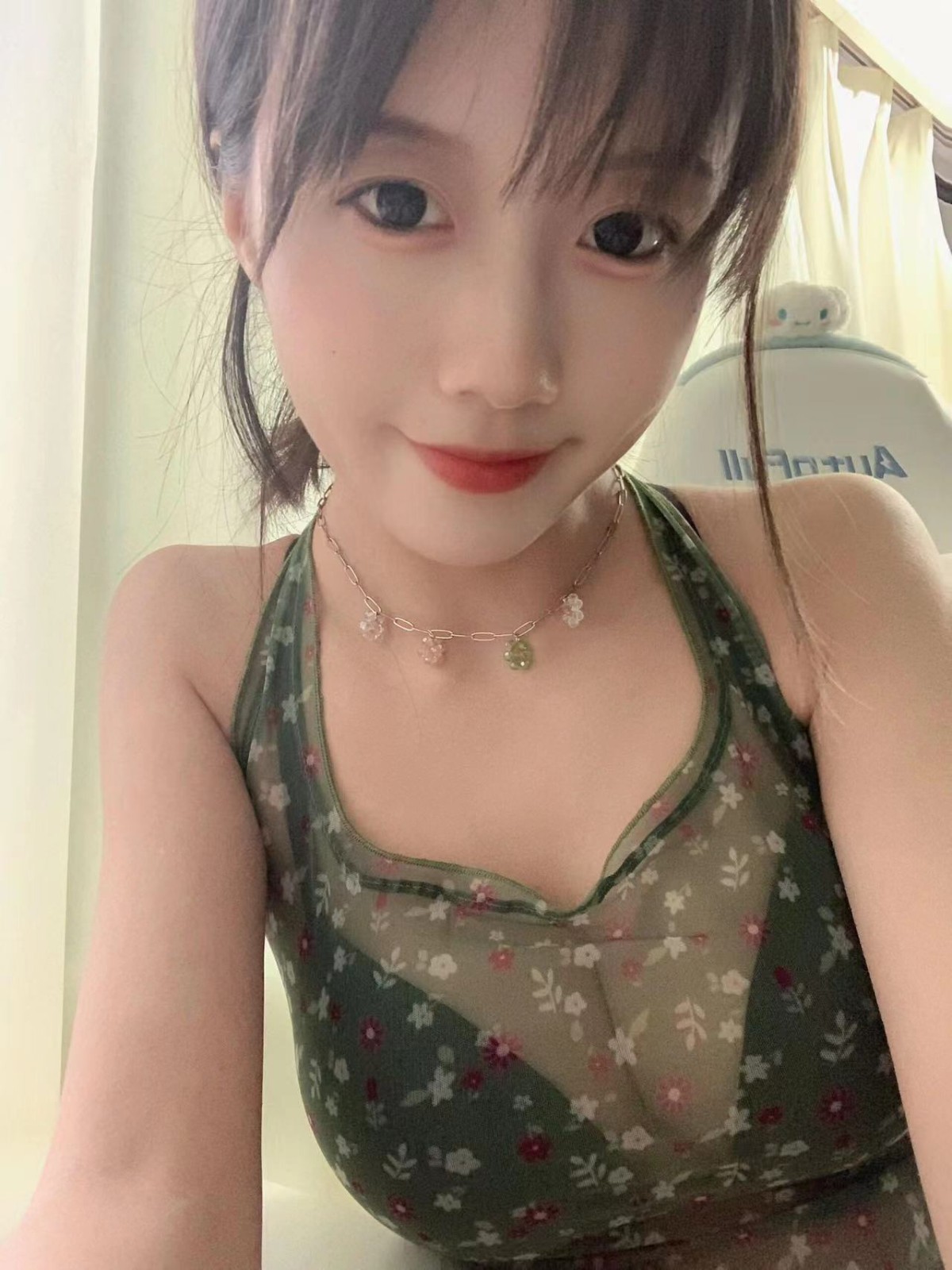 黑丝大长腿小美