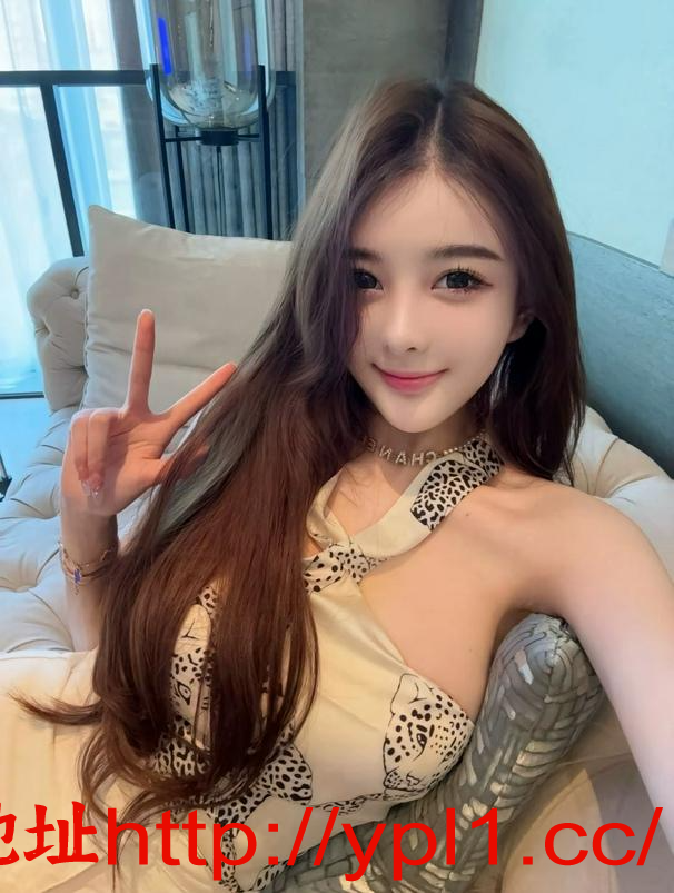 高颜值少女性感饱满