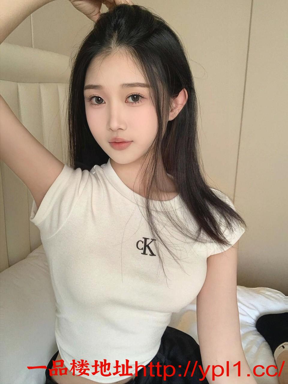 真实艺校00后美女兼职刚下海三点粉嫩多汁