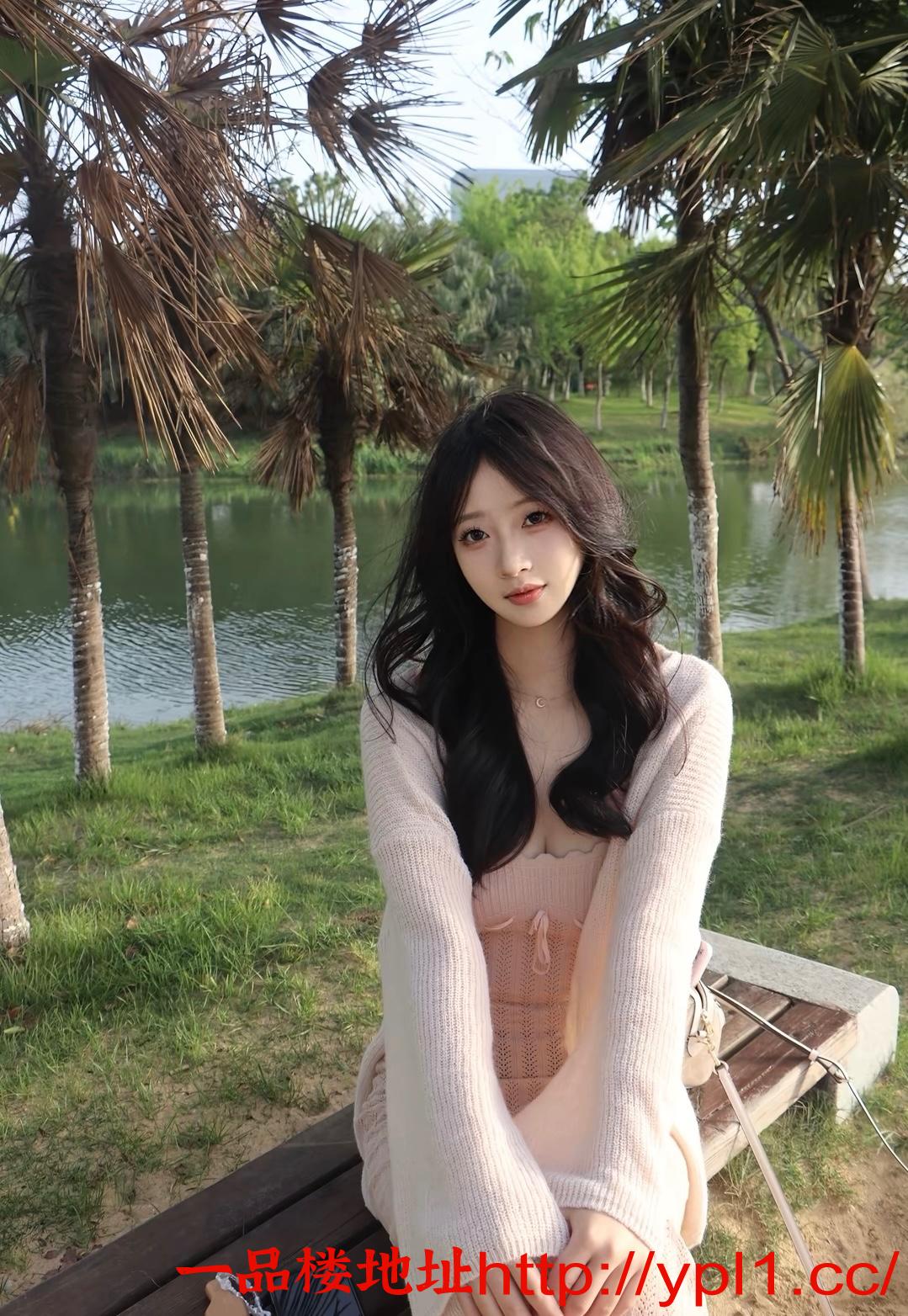 女网红下海兼职白虎粉嫩小野猫易出水 摇的很快