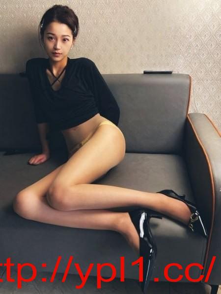 嫩逼妹喜欢各种情趣工具