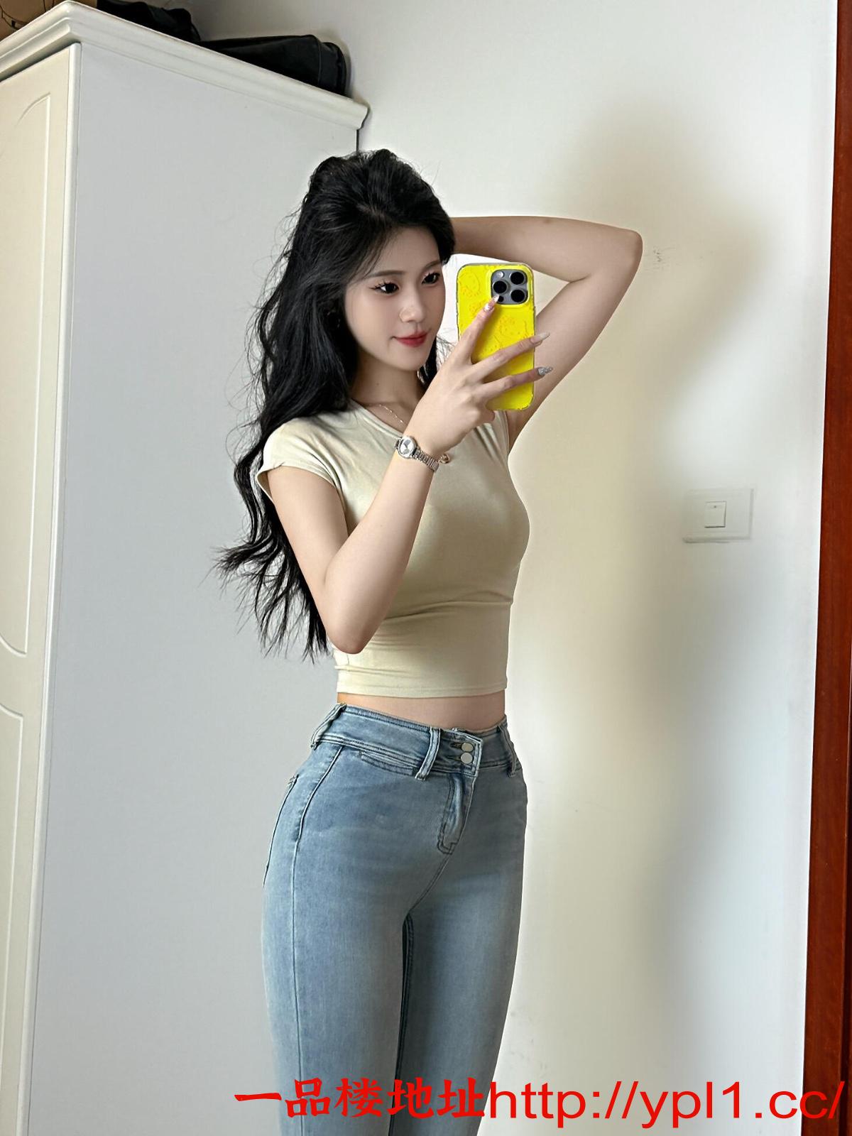 身材高挑性感姐姐