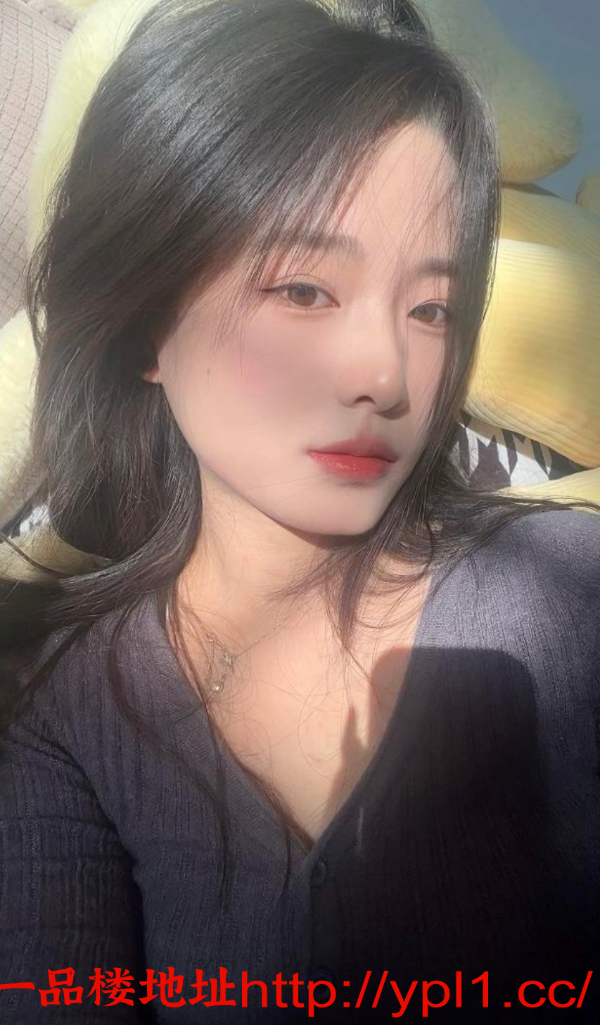 文静性感尤物兼职小姐姐