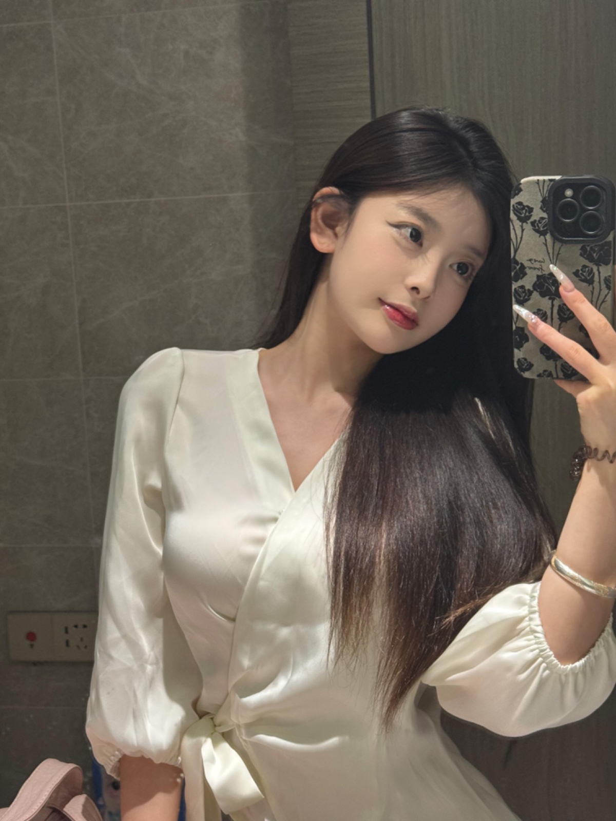 甜妹子性格温柔三点粉嫩