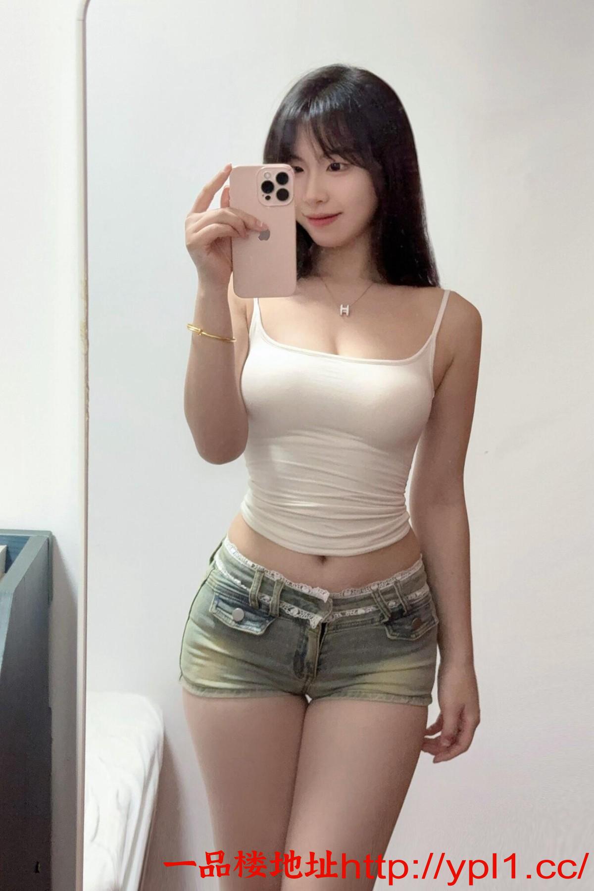 年轻漂亮性感身材骚女莉莉