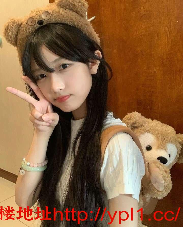 清纯可爱粉乳逼紧小学妹