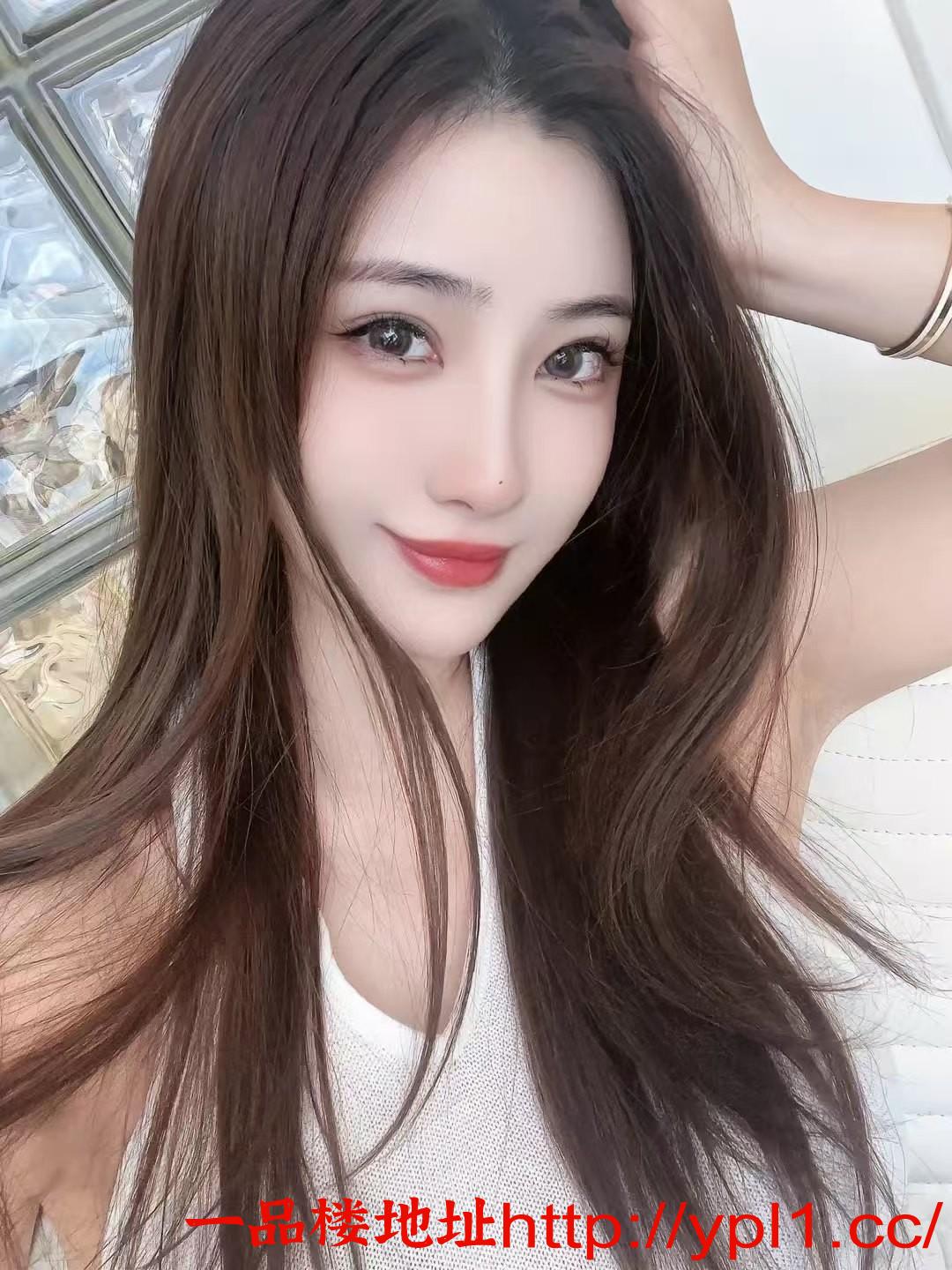 白嫩丰满小狐狸