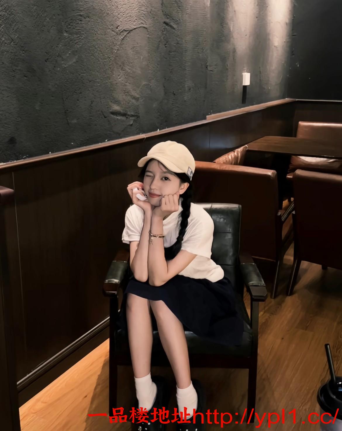 性感身材05年粉嫩白虎鲍鱼学妹