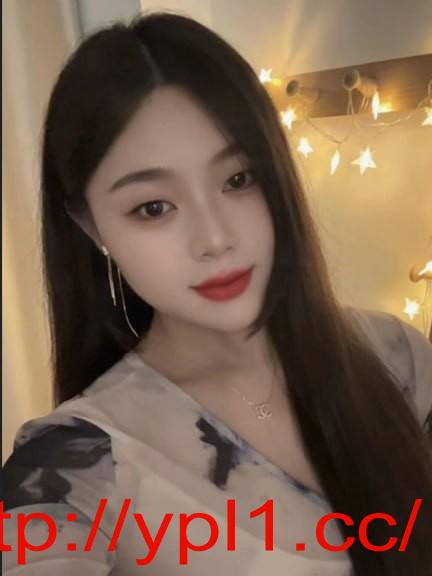 小嘴口活相当灵活特淫荡粉嫩御姐