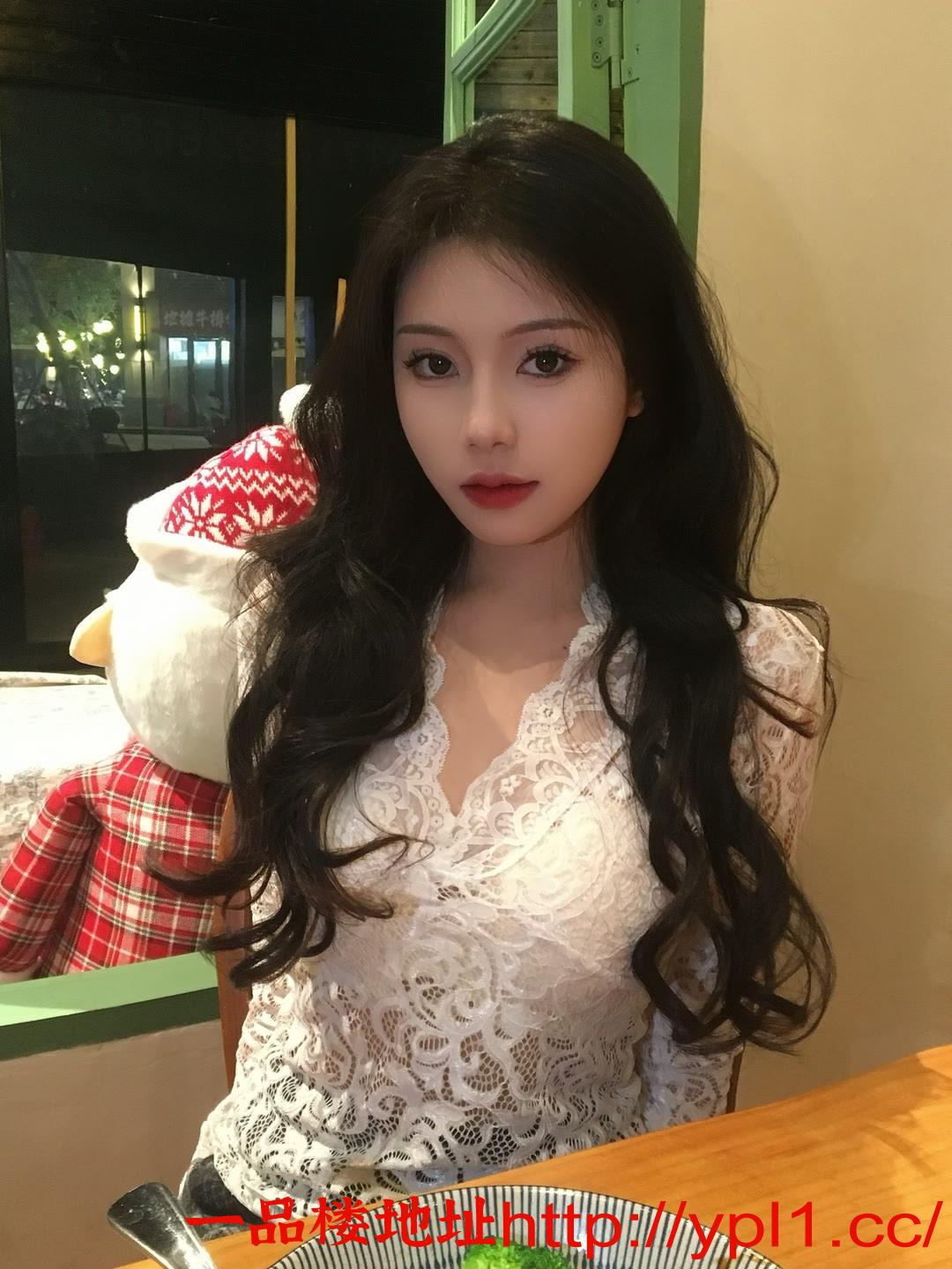 极品丝袜翘臀美女