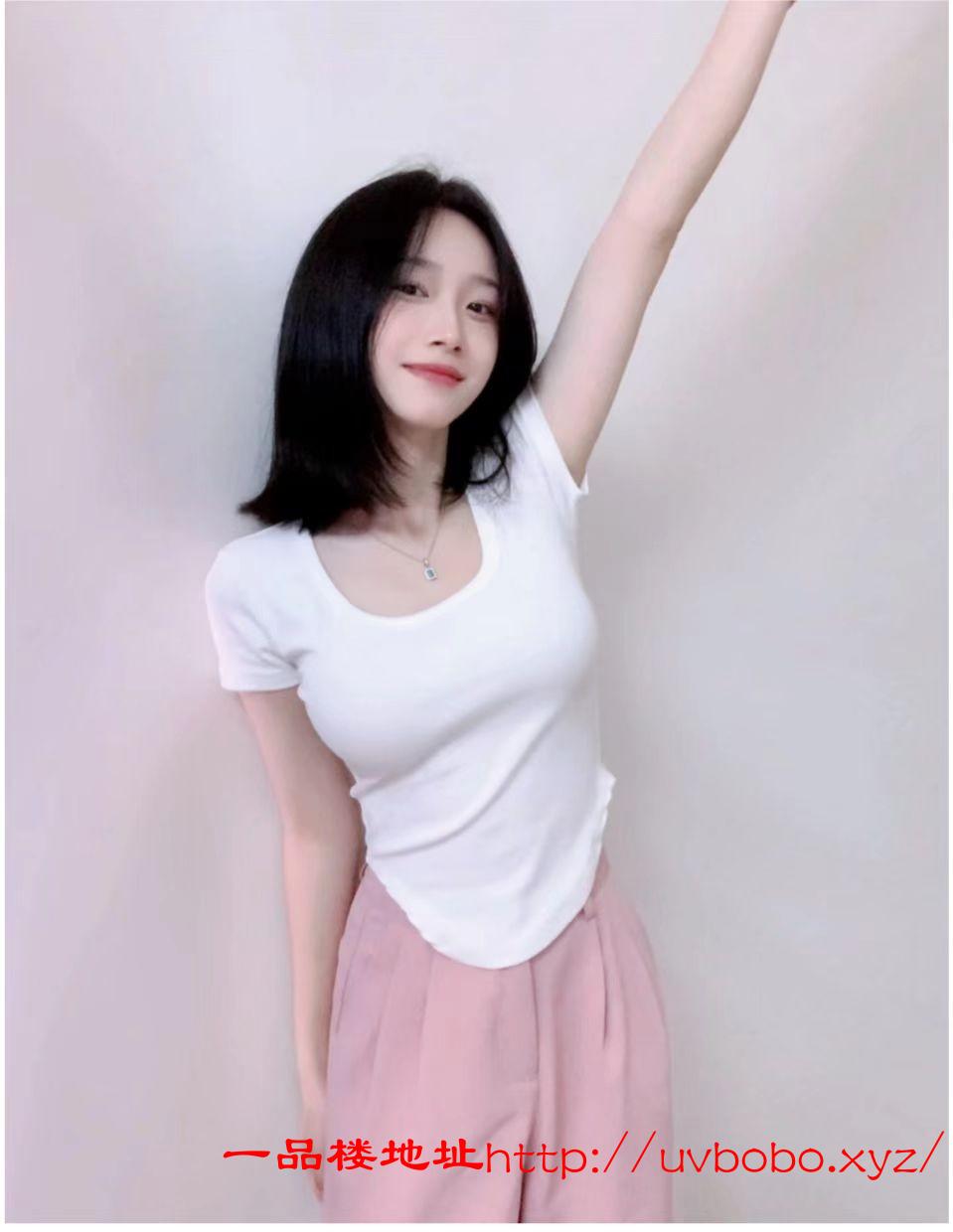 刚下海不久的巨乳清纯女神