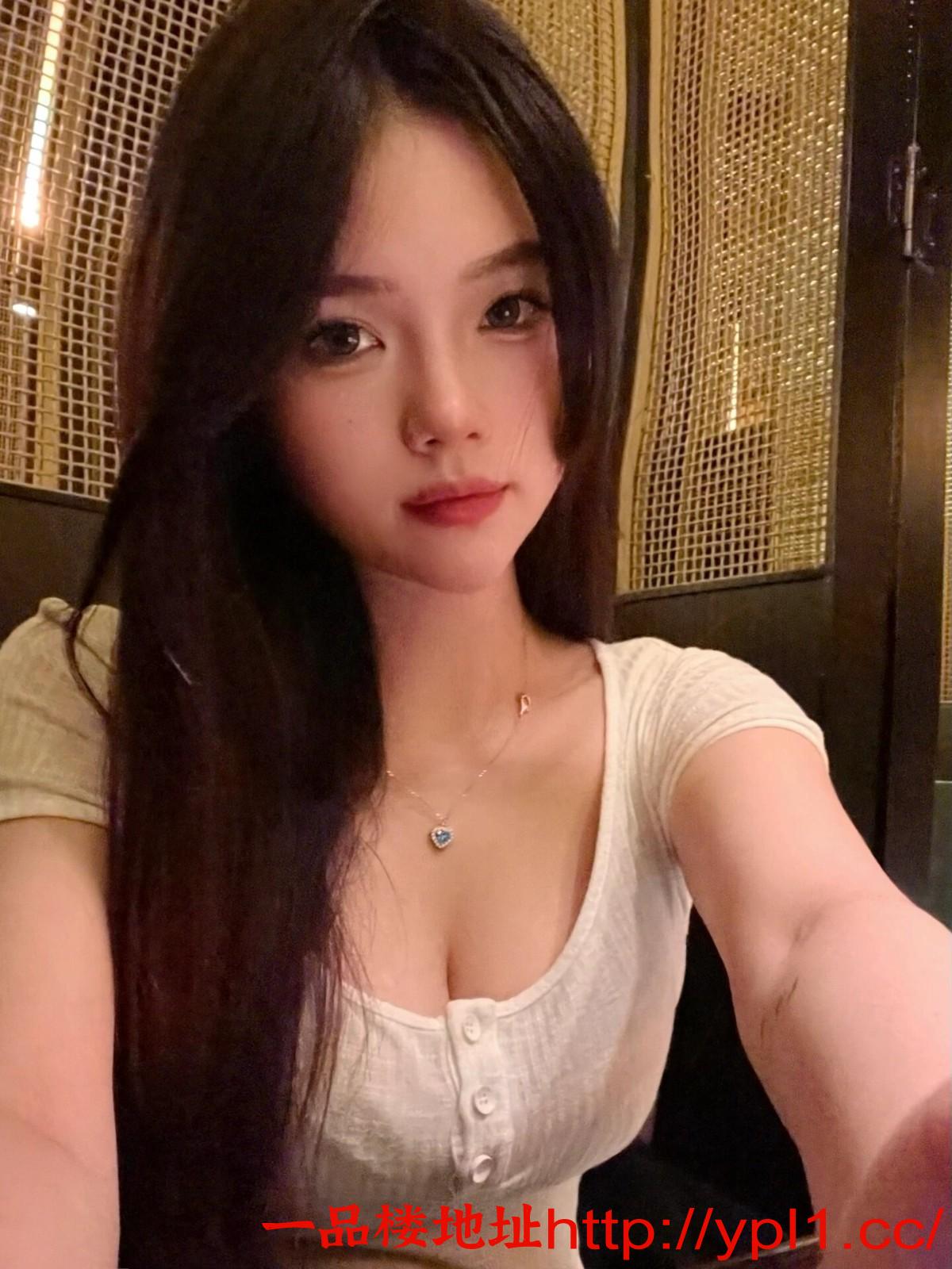 小嫩妹功夫了得口爆一流深喉吸