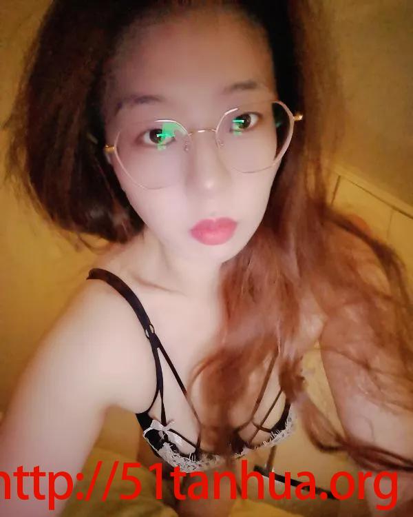 二刷骚气眼镜妹鱼儿