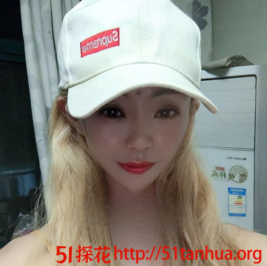 健身苗条瑜伽美女少妇